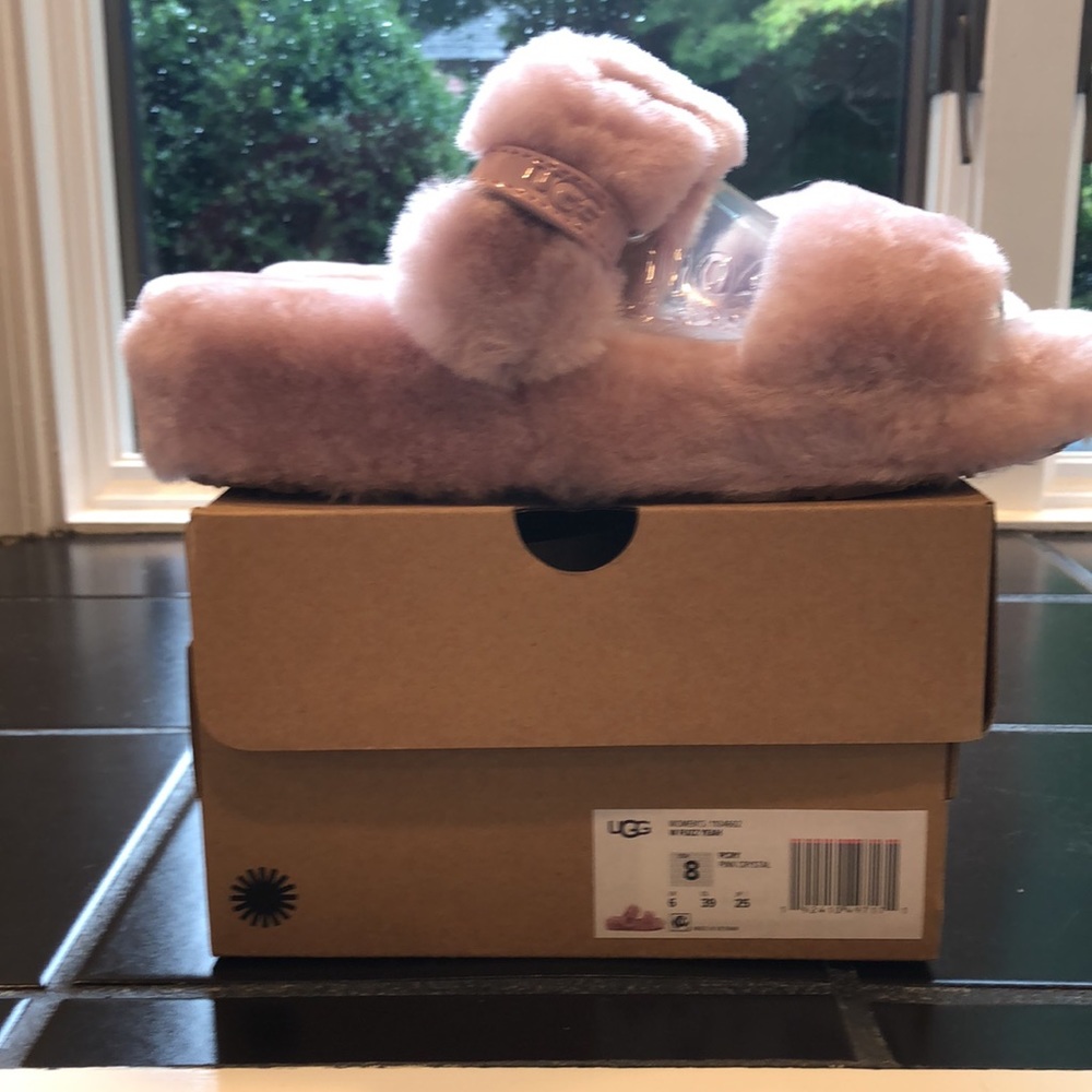 UGGS - Picture 4 of 11
